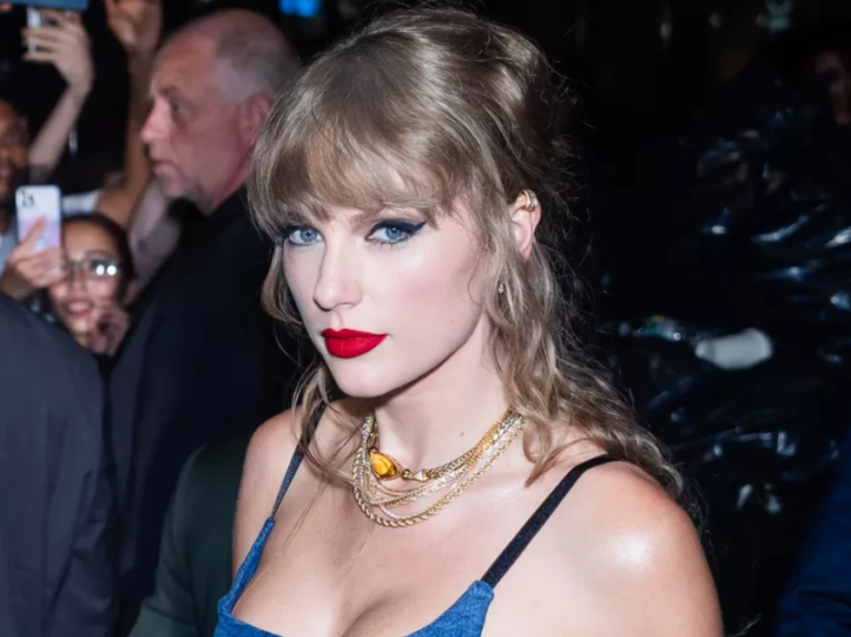 When Taylor Swift Dares Deviate: A Bold Lip Story